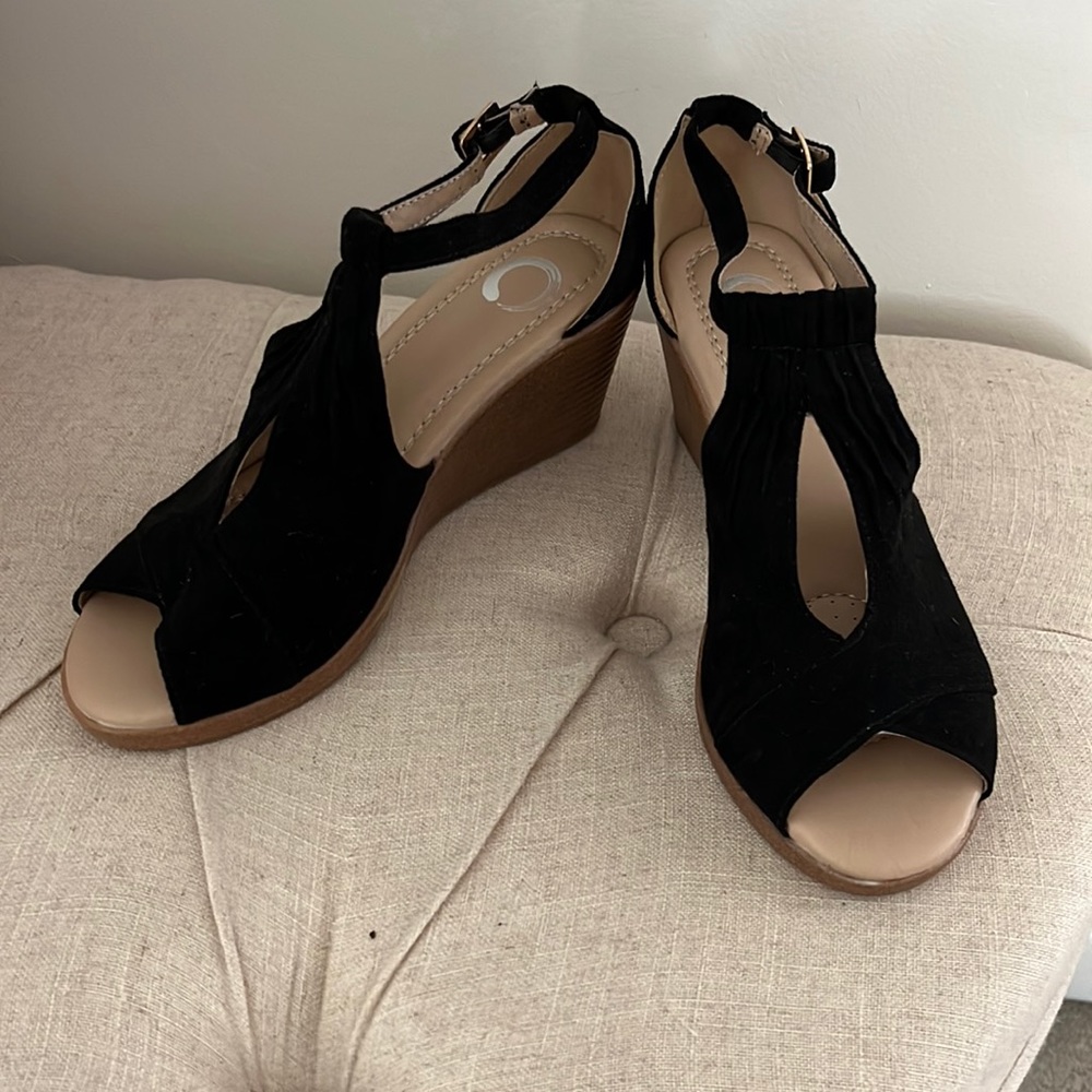 Journee Collection black wedges 5.5 Nearly new
